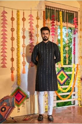 Black Men Kurta in Embroidered Art silk KURU0124
