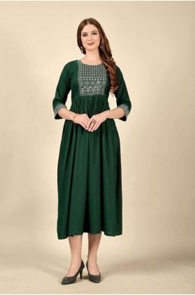 Straight Kurti in Green Cotton with Embroidered KTI1799