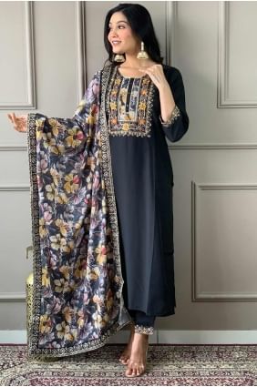 Black Straight Pant Suit with Embroidered Viscose SK154541