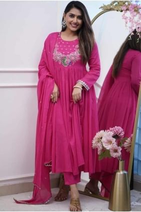 Embroidered Salwar Kameez in Pink Chiffon SK154832