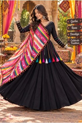Silk Lehenga Choli in Black with Plain LC9284